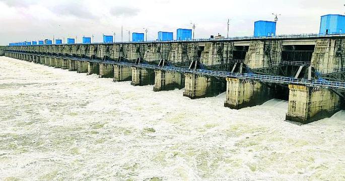 19 doors of Gosekhurd project opened | गोसेखुर्द प्रकल्पाचे १९ दरवाजे उघडले