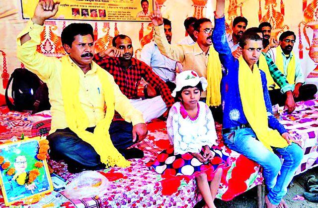 Dhangar community fasting for reservation | आरक्षणासाठी धनगर समाजाचे उपोषण Dhangar community fasting for reservation | आरक्षणासाठी धनगर समाजाचे उपोषण