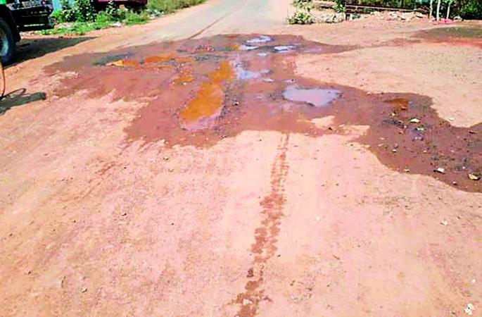 Sakolikar suffered due to the road | रस्त्यामुळे साकोलीकर त्रस्त Sakolikar suffered due to the road | रस्त्यामुळे साकोलीकर त्रस्त