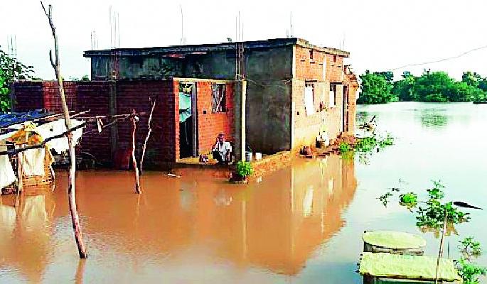 Flood threat to 130 villages in the district | जिल्ह्यातील १३० गावांना पुराचा धोका