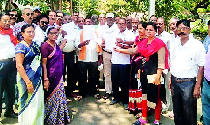 Prohibited by Pradnya Singh by Police Boyz | पोलीस बॉईजने केला प्रज्ञा सिंहचा निषेध Prohibited by Pradnya Singh by Police Boyz | पोलीस बॉईजने केला प्रज्ञा सिंहचा निषेध