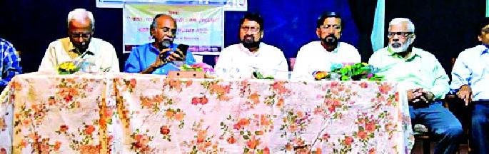 District Sahitya Sammelan is required for the promotion of Marathi dialect | मराठी बोलीच्या संवर्धनासाठी जिल्हा साहित्य संमेलन आवश्यक District Sahitya Sammelan is required for the promotion of Marathi dialect | मराठी बोलीच्या संवर्धनासाठी जिल्हा साहित्य संमेलन आवश्यक