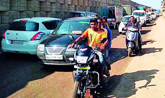 Transport victim took the victim's victim | वाहतूक कोंडीने घेतला वृद्धाचा बळी Transport victim took the victim's victim | वाहतूक कोंडीने घेतला वृद्धाचा बळी