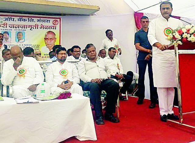 Judge the farmers through the District Bank | जिल्हा बँकेच्या माध्यमातून शेतकऱ्यांना न्याय Judge the farmers through the District Bank | जिल्हा बँकेच्या माध्यमातून शेतकऱ्यांना न्याय