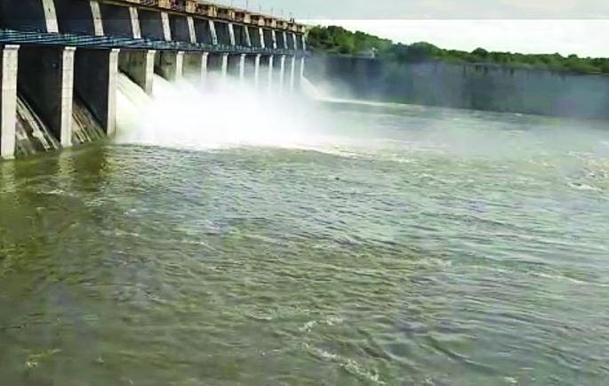 19 doors of Khadakpurna project opened; discharged at a speed of 45,000 cusecs | खडकपूर्णा प्रकल्पाचे १९ दरवाजे उघडले;४५ हजार क्युसेक वेगाने विसर्ग 19 doors of Khadakpurna project opened; discharged at a speed of 45,000 cusecs | खडकपूर्णा प्रकल्पाचे १९ दरवाजे उघडले;४५ हजार क्युसेक वेगाने विसर्ग