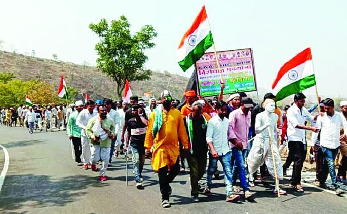 Motala to Buldana raly Against 'CAA' | ‘सीएए’च्या विरोधात मोताळा ते बुलडाणा पदयात्रा Motala to Buldana raly Against 'CAA' | ‘सीएए’च्या विरोधात मोताळा ते बुलडाणा पदयात्रा