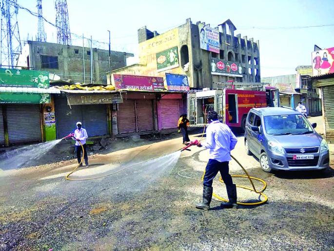 CoronaVirus: Cleaning by the municipality of Buldana | CoronaVirus : बुलडाणा नगरपालिकेकडून स्वच्छता CoronaVirus: Cleaning by the municipality of Buldana | CoronaVirus : बुलडाणा नगरपालिकेकडून स्वच्छता