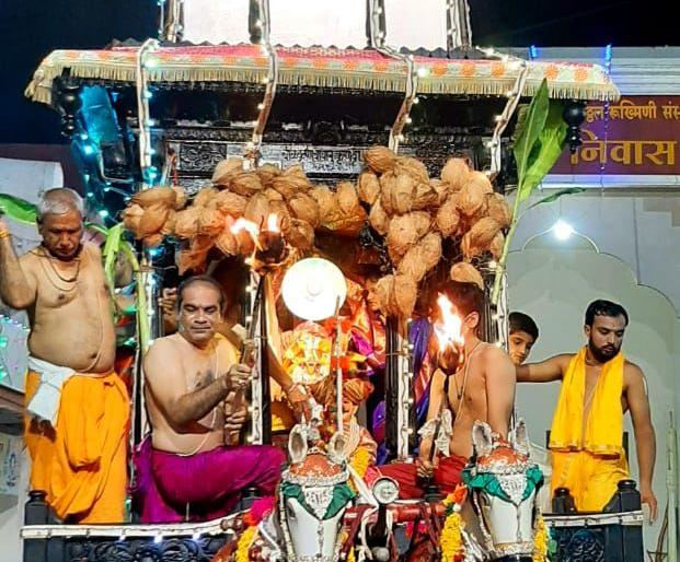 Celebrating Amalner's Rathotsav tradition | अमळनेरचा रथोत्सव परंपरा पाळत साजरा 