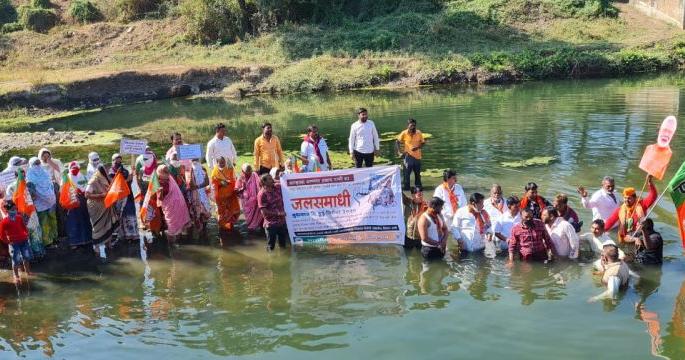 BJP's Jalasamadhi agitation for water supply | पाणीपुरवठ्यासाठी भाजपचे जलसमाधी आंदोलन