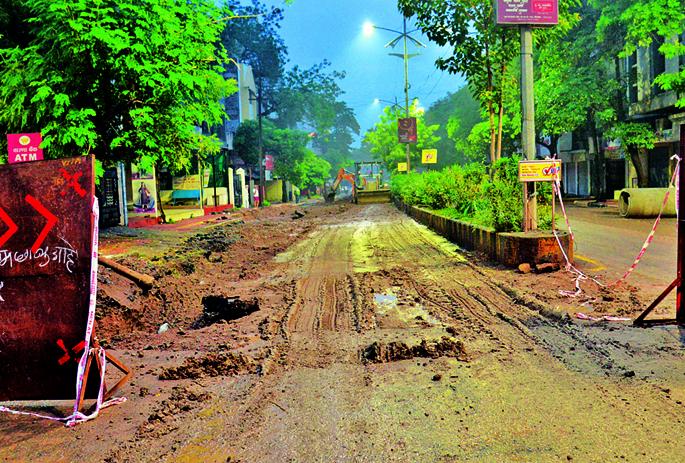 Excavation at Employment Unbhaiya Chowk in Solapur; Balives road also closed! | सोलापुरातील एम्प्लॉयमेंट अन् भैय्या चौकात खोदाई; बाळीवेसचा रस्ताही बंद ! Excavation at Employment Unbhaiya Chowk in Solapur; Balives road also closed! | सोलापुरातील एम्प्लॉयमेंट अन् भैय्या चौकात खोदाई; बाळीवेसचा रस्ताही बंद !