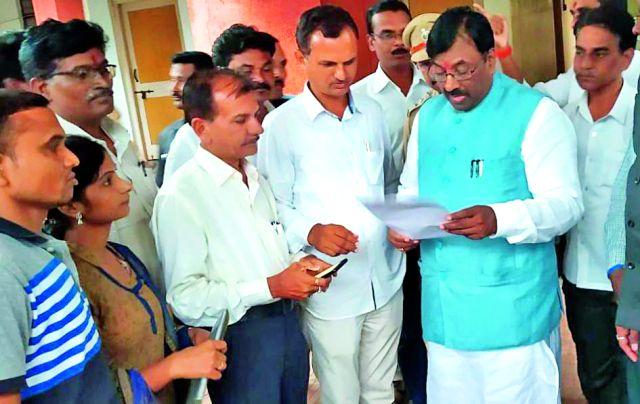 Employees of medical college contract workers pay back | मेडिकल कॉलेजच्या कंत्राटी कामगारांचे वेतन थकित Employees of medical college contract workers pay back | मेडिकल कॉलेजच्या कंत्राटी कामगारांचे वेतन थकित