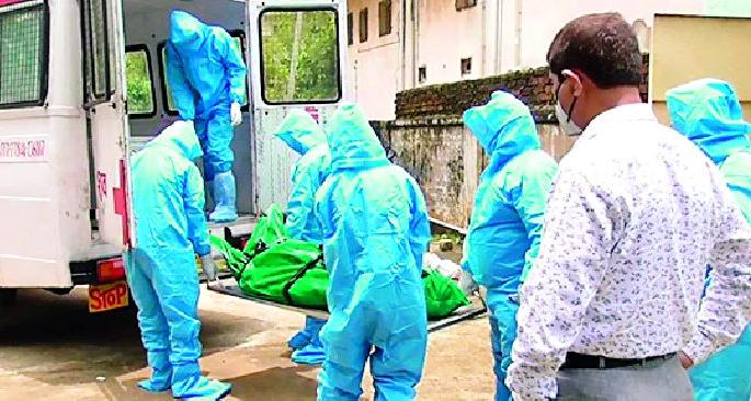 Funeral on the body of Corona | कोरोनाबाधितेच्या मृतदेहावर मनपाकडून अंत्यसंस्कार Funeral on the body of Corona | कोरोनाबाधितेच्या मृतदेहावर मनपाकडून अंत्यसंस्कार