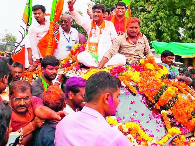 Maharashtra Election 2019 ; Congress also won in the district along with the Vadettiwar; On the other hand, BJP lost, Mungantiwar and Bhangadia won | Maharashtra Election 2019 ; जिल्ह्यात वडेट्टीवारांसह काँग्रेसही जिंकली; तर दुसरीकडे भाजप हरली, मुनगंटीवार व भांगडिया मात्र जिंकले Maharashtra Election 2019 ; Congress also won in the district along with the Vadettiwar; On the other hand, BJP lost, Mungantiwar and Bhangadia won | Maharashtra Election 2019 ; जिल्ह्यात वडेट्टीवारांसह काँग्रेसही जिंकली; तर दुसरीकडे भाजप हरली, मुनगंटीवार व भांगडिया मात्र जिंकले