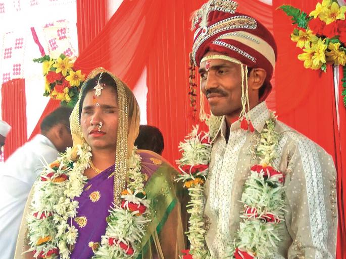blind youth and girl marriage in akola | सहृदयी कार्यकर्त्यांनी जुळविले दृष्टिबाधित युवक, युवतीच्या लग्नाचे योग! blind youth and girl marriage in akola | सहृदयी कार्यकर्त्यांनी जुळविले दृष्टिबाधित युवक, युवतीच्या लग्नाचे योग!