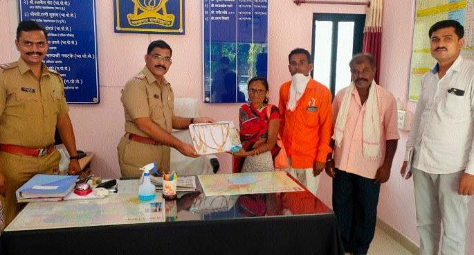 The thief returned the stolen goods | चोरीचा ऐवज चोरानेच केला परत The thief returned the stolen goods | चोरीचा ऐवज चोरानेच केला परत