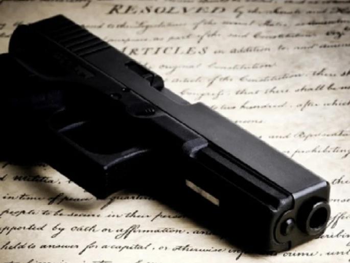 A young man who came to sell a pistol was arrested. A trap was laid outside the Panvel station | पिस्तूल विक्रीसाठी आलेल्या तरुणाला अटक, पनवेल स्थानकाबाहेर सापळा रचून कारवाई A young man who came to sell a pistol was arrested. A trap was laid outside the Panvel station | पिस्तूल विक्रीसाठी आलेल्या तरुणाला अटक, पनवेल स्थानकाबाहेर सापळा रचून कारवाई