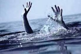 Worker drowns in mud river | कादवा नदीत पाय घसरून कामगाराचा बुडून मृत्यू Worker drowns in mud river | कादवा नदीत पाय घसरून कामगाराचा बुडून मृत्यू