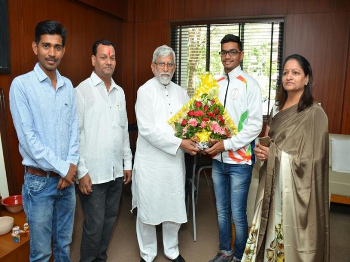 Aurangabad's sky in the Indian firing squad | औरंगाबादचा आकाश भारतीय तलवारबाजी संघात  Aurangabad's sky in the Indian firing squad | औरंगाबादचा आकाश भारतीय तलवारबाजी संघात
