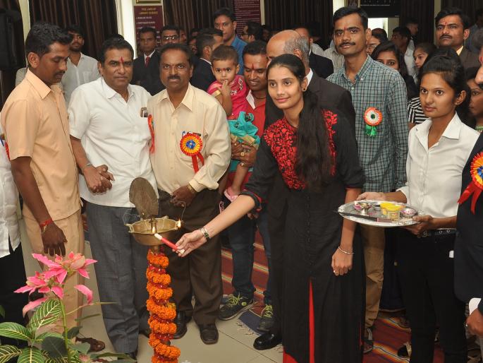 Four hundred former students of B-Pharmacy in seven years said the experience | सात वर्षांतील बी फार्मसीच्या चारशे माजी विद्यार्थ्यांनी सांगितले अनुभव Four hundred former students of B-Pharmacy in seven years said the experience | सात वर्षांतील बी फार्मसीच्या चारशे माजी विद्यार्थ्यांनी सांगितले अनुभव