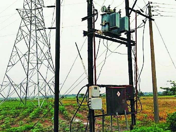 Mahagaon Khurd in the dark for eight days | महागाव खुर्द आठ दिवसांपासून अंधारात