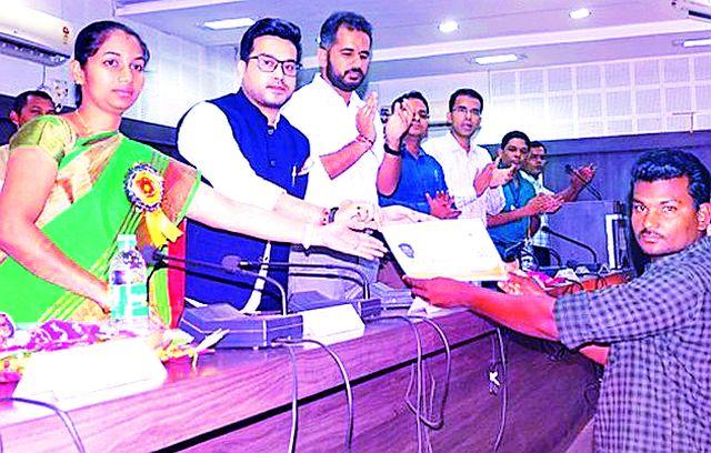 Poor families will get quality healthcare | गरीब कुटुंबांना मिळणार दर्जेदार आरोग्यसेवा Poor families will get quality healthcare | गरीब कुटुंबांना मिळणार दर्जेदार आरोग्यसेवा