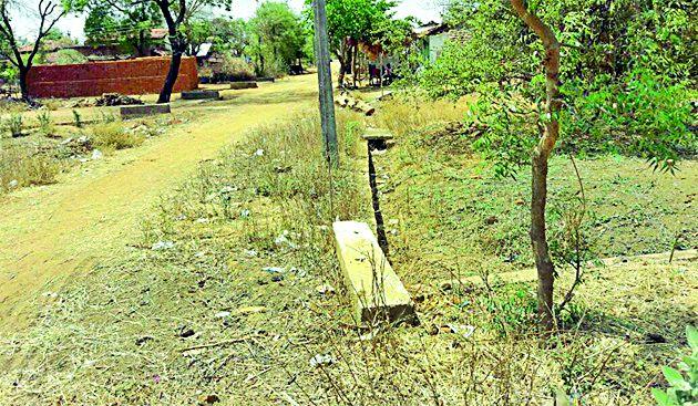 The development of khailhal paused | किन्हाळाचा विकास रखडला