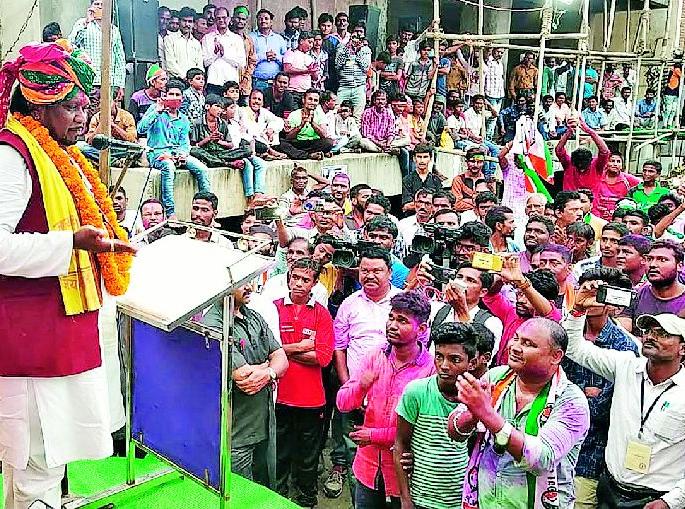 Maharashtra Election 2019 ; Overcoming uncle's nephew in the dynasty | Maharashtra Election 2019 ; राजघराण्यात काकाची पुतण्यावर मात Maharashtra Election 2019 ; Overcoming uncle's nephew in the dynasty | Maharashtra Election 2019 ; राजघराण्यात काकाची पुतण्यावर मात