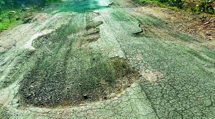 A journey of 100 km takes about four hours! | 100 किमीच्या प्रवासासाठी लागतात तब्बल चार तास ! A journey of 100 km takes about four hours! | 100 किमीच्या प्रवासासाठी लागतात तब्बल चार तास !