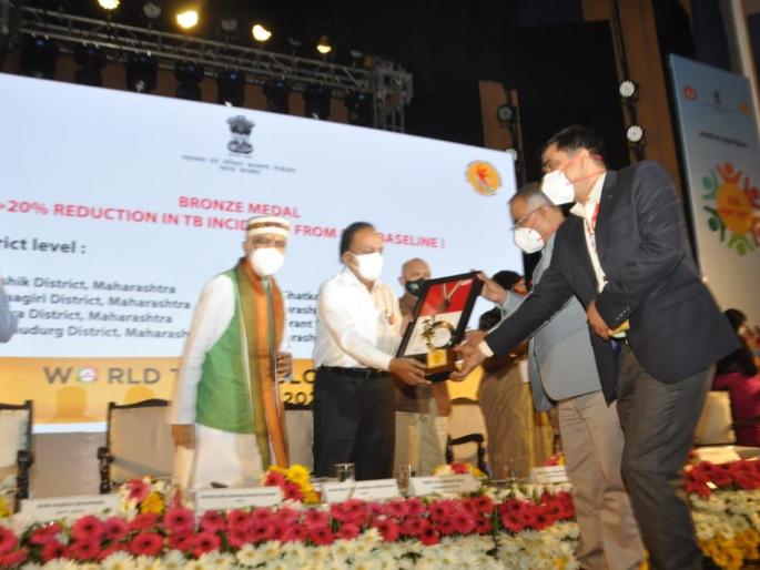 Bronze medal for tuberculosis eradication to the district | जिल्ह्याला क्षयरोग उच्चाटनामुळे ब्राँझ पदक Bronze medal for tuberculosis eradication to the district | जिल्ह्याला क्षयरोग उच्चाटनामुळे ब्राँझ पदक
