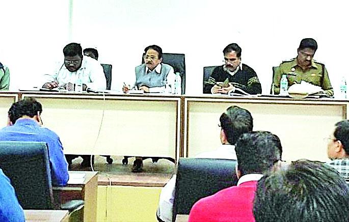 Give the laborers a job | मजुरांना रोहयोची कामे द्या Give the laborers a job | मजुरांना रोहयोची कामे द्या