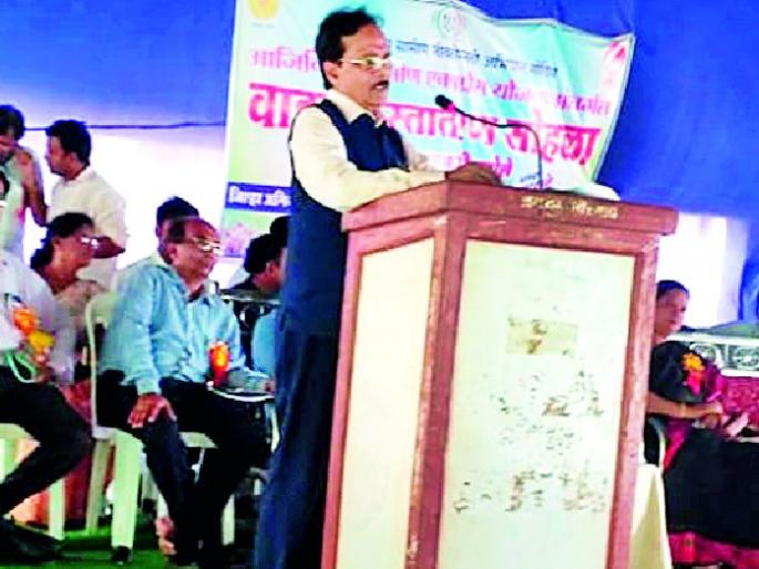 Transfer of four-wheeler carriage | चारचाकी मालवाहक गाड्यांचे हस्तांतरण