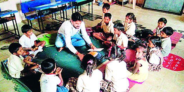 Kopargad, a well-educated school teacher | ध्येयवेड्या शिक्षकांची गुणवंत शाळा कोपालगड