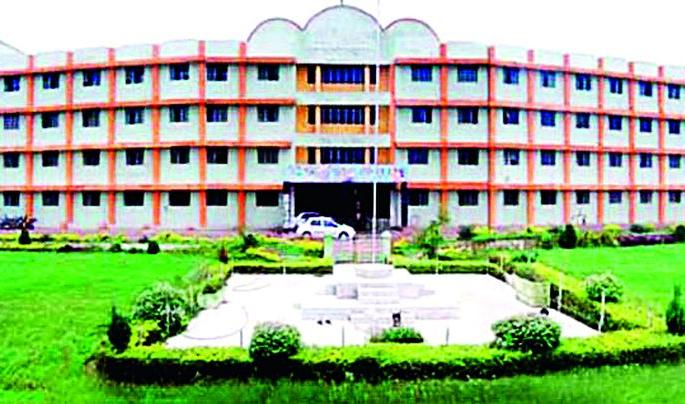 To health Ganavirs and to construction Tembhare | आराेग्य गणविरांकडे तर बांधकाम टेंभरे यांच्याकडे