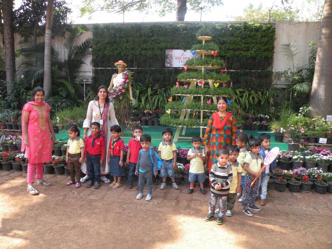 Spontaneous response to rose flower display | गुलाब पुष्प प्रदर्शनाला उत्स्फुर्त प्रतिसाद  Spontaneous response to rose flower display | गुलाब पुष्प प्रदर्शनाला उत्स्फुर्त प्रतिसाद