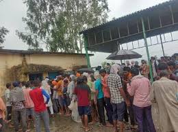 A mob swarms the Forest Department office | वन विभागाच्या कार्यालयात टोळक्याचा धुडगूस A mob swarms the Forest Department office | वन विभागाच्या कार्यालयात टोळक्याचा धुडगूस