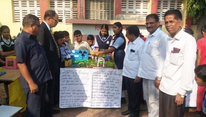 Science demonstration held at diamond school | हिरे विद्यालयात विज्ञान प्रदर्शन संपन्न Science demonstration held at diamond school | हिरे विद्यालयात विज्ञान प्रदर्शन संपन्न