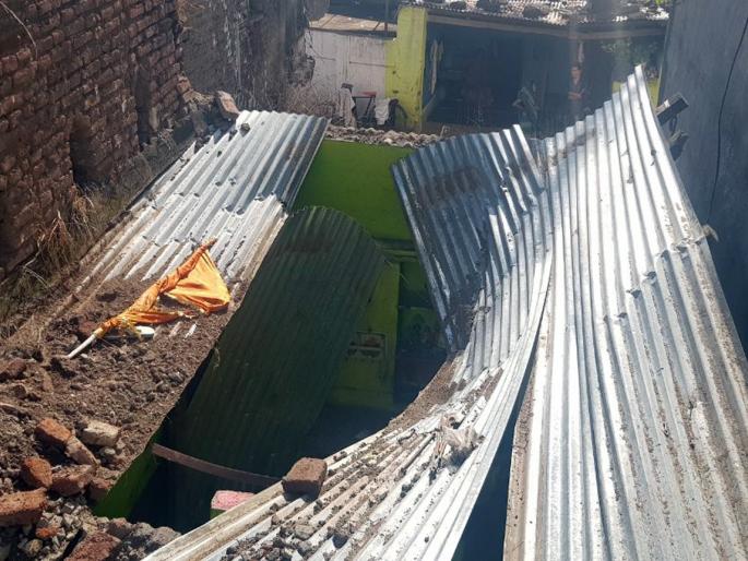 Run out of the ambitions of saving lives | जीव वाचविण्याच्या आकांताने घेतली बाहेर धाव Run out of the ambitions of saving lives | जीव वाचविण्याच्या आकांताने घेतली बाहेर धाव