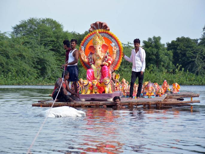 Message to Ganaraya in a devotional environment | भक्तिमय वातावरणात गणरायाला निरोप  Message to Ganaraya in a devotional environment | भक्तिमय वातावरणात गणरायाला निरोप