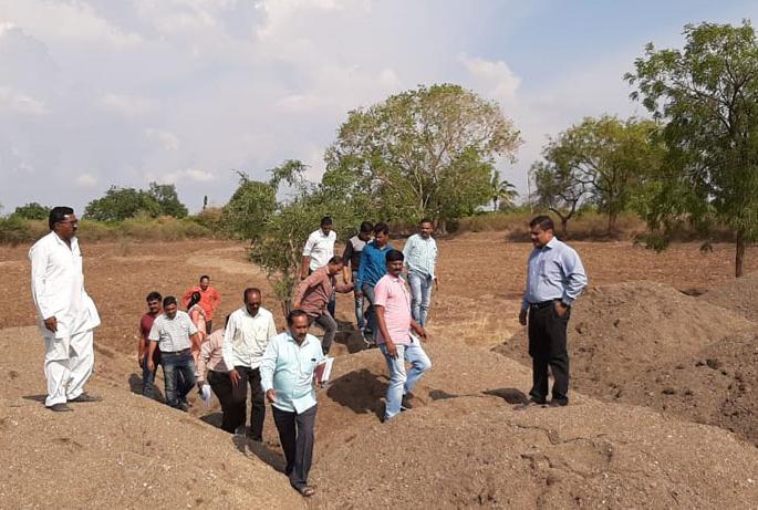 Police seized 2,000 brass sand from Keeligawan | केळीगव्हाण येथून पोलिसांनी केली २ हजार ब्रास वाळू जप्त Police seized 2,000 brass sand from Keeligawan | केळीगव्हाण येथून पोलिसांनी केली २ हजार ब्रास वाळू जप्त