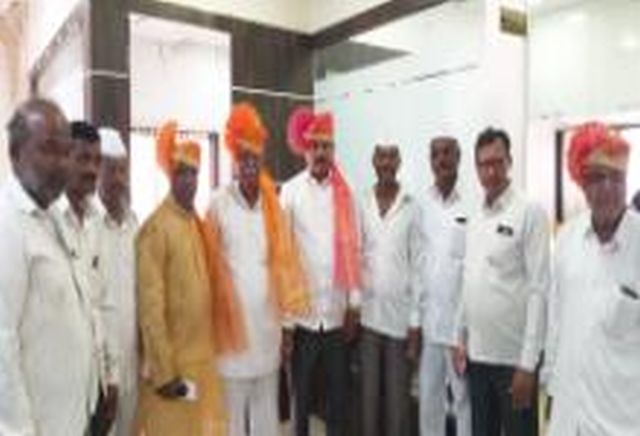 Santosh More as the Chairman of Kalvan Farmers Association | कळवणच्या शेतकरी संघाच्या सभापतीपदी संतोष मोरे Santosh More as the Chairman of Kalvan Farmers Association | कळवणच्या शेतकरी संघाच्या सभापतीपदी संतोष मोरे