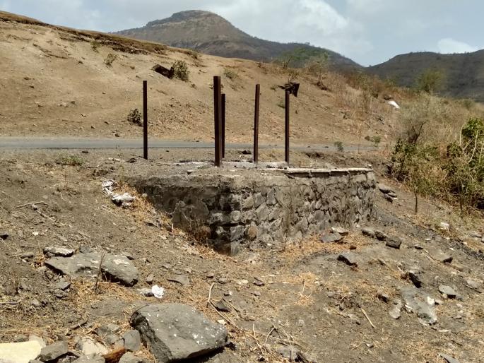 Cemetery tragedy at the Kharde-Mulukwadi! | खर्डे-मुलूकवाडीत पाण्यासह स्मशानभूमीची शोकांतिका !  Cemetery tragedy at the Kharde-Mulukwadi! | खर्डे-मुलूकवाडीत पाण्यासह स्मशानभूमीची शोकांतिका !