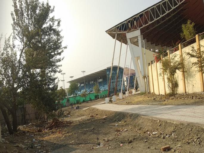 Dangers about uncleanness in the departmental sports complex | विभागीय क्रीडा संकुलातील अस्वच्छतेविषयी झाडाझडती Dangers about uncleanness in the departmental sports complex | विभागीय क्रीडा संकुलातील अस्वच्छतेविषयी झाडाझडती