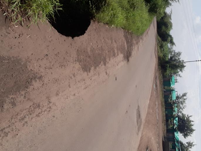The road from Akrale to Janori is covered with potholes | अक्र ाळे ते जानोरी रस्ता खड्ड्यांनी व्यापला The road from Akrale to Janori is covered with potholes | अक्र ाळे ते जानोरी रस्ता खड्ड्यांनी व्यापला