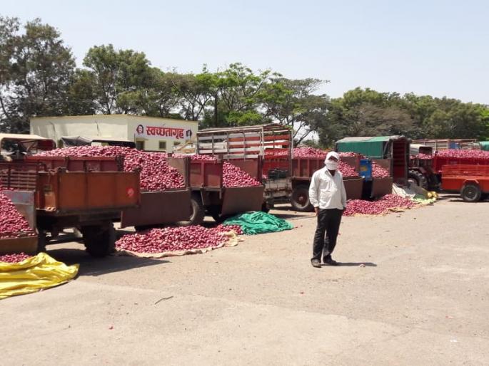 Lasalgavi onion market jam | लासलगावी कांदा बाजारपेठ ठप्प Lasalgavi onion market jam | लासलगावी कांदा बाजारपेठ ठप्प