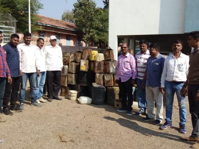 Take action on Loohner's illegal assault | लोहोणेरला अवैध हातभट्ट्यांवर कारवाई Take action on Loohner's illegal assault | लोहोणेरला अवैध हातभट्ट्यांवर कारवाई