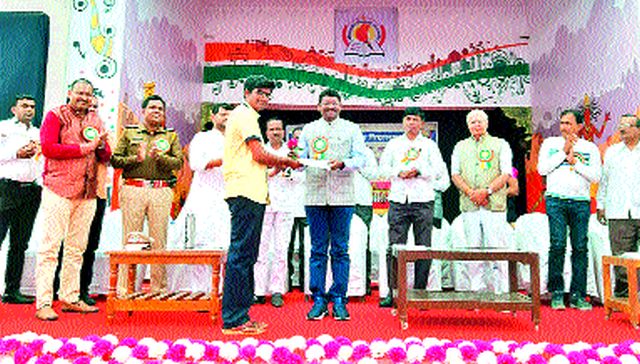 Distribution of prizes of Mahavir Vidyalaya | महावीर विद्यालयाचे पारितोषिक वितरण Distribution of prizes of Mahavir Vidyalaya | महावीर विद्यालयाचे पारितोषिक वितरण