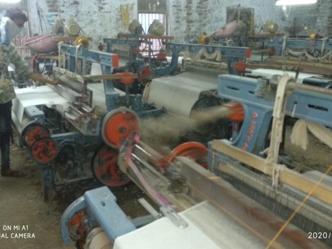 70 per cent spinning machine in Malegaon! | मालेगावी ७० टक्के यंत्रमाग पूर्वपदावर! 70 per cent spinning machine in Malegaon! | मालेगावी ७० टक्के यंत्रमाग पूर्वपदावर!