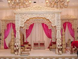 Decorators in trouble due to corona disruption | कोरोनाच्या विघ्नामुळे डेकोरेटर्स अडचणीत Decorators in trouble due to corona disruption | कोरोनाच्या विघ्नामुळे डेकोरेटर्स अडचणीत