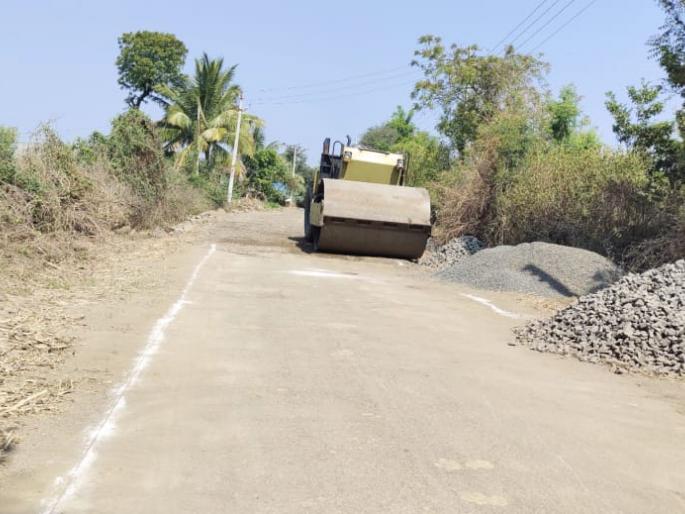 Manori-Mukhed road work underway; Driver satisfaction | मानोरी-मुखेड रस्त्याचे काम सुरू; वाहनचालकात समाधान