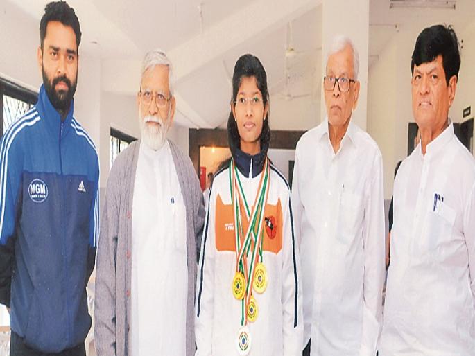 Aishwarya will be the gold medal in the National Shooting Championship | राष्ट्रीय नेमबाजी स्पर्धेत ऐश्वर्या ठेंगे हिचा सुवर्ण चौकार Aishwarya will be the gold medal in the National Shooting Championship | राष्ट्रीय नेमबाजी स्पर्धेत ऐश्वर्या ठेंगे हिचा सुवर्ण चौकार